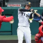 【悲報】阪神タイガース近本さん（31）、死球受けて左手首の骨折
