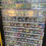 【衝撃】窃盗団さん、トレカショップに車で突っ込みポケモンカードを根こそぎ強奪してしまうｗｗｗｗｗｗｗｗｗｗ