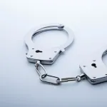 【悲報】女性のSNSに「いいね」をしまくったおっさん、逮捕