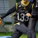 大竹耕太郎(1年目)「あっ和田さんだ！挨拶しなきゃ！」 和田毅「育成はプロ野球選手じゃないからな」