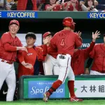 【朗報】カープ(歴史的貧打)、チーム打率.202→.214に爆上げｗｗｙｗ【祝勝会】