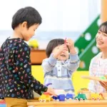 【悲報】保育士さん「手取り17万、生活できません…」←子供と遊ぶだけの楽な仕事でどんだけ貰おうとしてんねんｗｗｗｗｗｗｗｗｗｗ