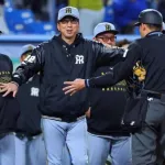 2025年4月→14勝11敗1分勝率.560、2026年→17勝9敗1分勝率.654