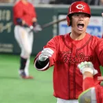 カープ坂倉〝劇的〟逆転3ラン！平川ノーノー阻止打！玉村5回1失点！抑え捕手坂倉×中崎締めで大逆転勝利！【広島3-2巨人/試合結果】