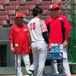 カープ新井監督、佐々木泰(.185)に熱血指導！2HRもセリーグ打率最下位