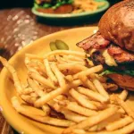 個人でハンバーガー屋やってる人←こいつ