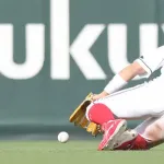 カープドラ1平川蓮にズムスタの洗礼。太陽と重なって落球「見えなくなって終わってしまった」