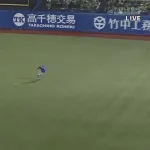 高木豊「（同点の9回ランナー1塁の場面）外野後ろに守ってたけど、1,3塁作らせないために外野前進させるべきだった」