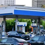 【朗報】米国民、気づく「トランプはどうしようもないばか」 ガソリン満タン2万400円w