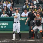 【悲報】佐藤輝明の打球、「加速しながらポップアップしてグラブを貫通して破壊していた」