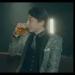 【悲報】ひろゆきさん、人気俳優と並んだら顔のデカさがバレてしまうwwwwwwwwww