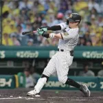 【阪神】佐藤輝明が止まらない！２打数１安打で４割キープ　安打、本塁打、打点、出塁率で現在５冠