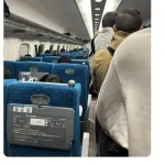 【悲報】GWの新幹線さん、指定席の通路が席を取れなかったおっさんたちに占領されてしまうｗｗｗｗｗｗｗｗｗｗ