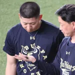 【？報】オリックス岸田監督、ニジイロクワガタを捕獲