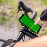 【悲報】自転車の青切符さん、8割が「ながらスマホ(12000円)」wwwwwwwwww