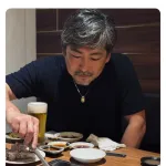 小笠原道大さん、職人のように肉を焼く