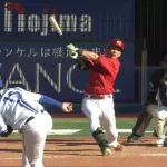 【祝】カープ持丸泰輝、プロ1号同点ホームラン！DeNA山﨑康晃から起死回生弾！！
