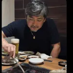 【画像】小笠原、肉を焼く