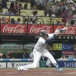 ネビン、自打球が一番痛い所へ…………