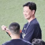 虫が大の苦手な吉田は、岸田監督にすぐさま報告← 低学年の学校の先生みたいな扱いやな
