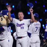 中日井上監督、ホームラン2本の土田龍空に「バントできないと信頼できない」