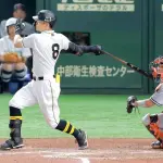 【悲報】佐藤輝明、フォロースルーで巨人大城を殴っていた事実が判明ｗｗｗｗｗｗ