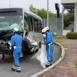 【悲報】善意のボランティアでバスを運転（1人死亡、20人負傷）した68歳無職男性が逮捕されてしまう