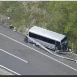【衝撃】マイクロバス事故で亡くなった高校生さん、リヤガラスから車外に投げ出されていた・・・・・・・・・