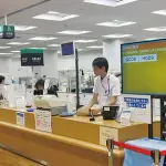 【悲報】役所さん「17時で閉めます!土日祝休みます!」←社会人いつ行くねんwwwwwwwwww