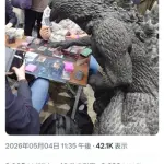 【悲報】カードゲームオタクさん、2026年にもなって手帳型スマホケースを使ってしまうｗｗｗｗｗｗｗｗｗｗ