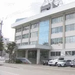 旭川市役所を訪れたおじいちゃん、男性職員に体当たりをして公務執行妨害で現行犯逮捕