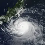 (ヽ´ん`)「首都圏来る頃には500～600hPaまで落ちてソヨソヨですわ」
