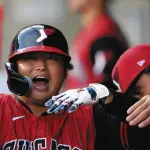 村上宗隆15号にМLB騒然「ムネは野獣だ！」