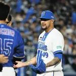 【中日】土田の頭部に151キロ直撃！DeNA・ルイーズ、危険球退場も「なぜ？」のポーズ繰り返す