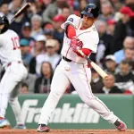 吉田正尚、スポーツイラストレイテッドのランキングで10位に選ばれる
