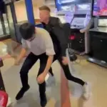 【爆笑】ヤンキーさん、チー牛に不意打ちした結果ボコボコにされてしまうｗｗｗｗｗｗｗｗｗｗ