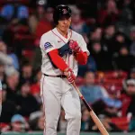 吉田正尚(右投手専で平均の打撃、守備走塁壊滅)←こいつの使い道