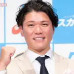坂本勇人とグータッチ…広島“FA”捕手に《来年は巨人》ファン期待ωωωωωωωω