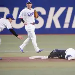 【ヤクルト】並木秀尊、二盗成功も…転倒し途中交代のアクシデント 2戦連続盗塁で逆転勝利貢献