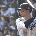 佐藤輝明(阪神).363(1位) 11本(1位) 32打点(1位)OPS1.177 wRC+243👈ガチで今年三冠王狙えてしまう件についてwwwwwwwwwwwwwww