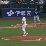 大谷翔平　２打席目は四球　古巣エンゼルスと「フリーウェイシリーズ」　１打席目の前代未聞ハプニング後の空振り三振から修正