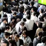 【悲報】おっさん「ぶつかりおじさんは存在しない!避けない女さんがいるだけ」←これwwwwwwwwww