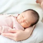 【悲報】生後7ヶ月の赤ちゃんさん、ガチで人生ハードモードに突入してしまう・・・・・・・・・
