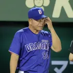 【悲報】中日井上監督のカリステ34歳(.207)二死満塁の場面に大島の代打で登場し凡退