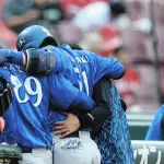 途中交代のDeNA宮崎敏郎選手は試合中に病院へ　相川亮二監督「打撲なので、どれくらいでゲーム復帰できるか」
