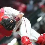 【非情】カープ持丸『懲罰交代』捕逸と野選が失点直結。石原慶幸コーチ苦言「自分の感覚を変えていかないと」