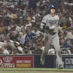 大谷翔平、第三打席は1アウト三塁からセカンドゴロ、その間に三塁ランナーが生還しドジャースが1点差に詰め寄る！！！！！