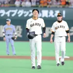 巨人・阿部監督　途中交代の平山に「ちょっと時間かかるかも」　走塁で左足を痛めたか