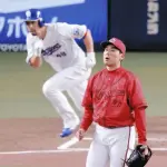 広島・栗林良吏、まさかの初回緊急降板にファンも悲鳴「栗林降板まじ？怪我とかなら最悪じゃん」「栗林が怪我はもう今年赤に変わる寸前の黄信号なのよ」