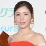 【困惑】仲里依紗さん、海外の子どもランチ「ビスケットとかグミとかチョコ」ｗｗｗｗｗｗｗｗｗｗ